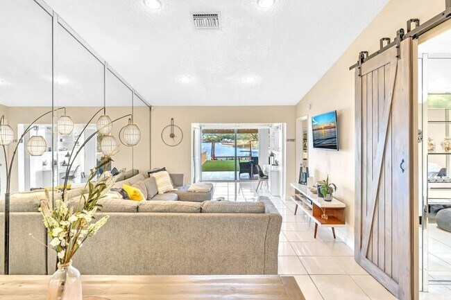 Building Photo - Beautiful 3-Bedroom, 2-Bath Villa with Lak...