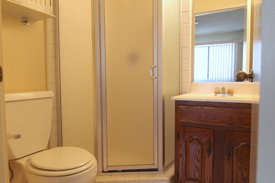 Building Photo - 4267 Beverly Glen Blvd