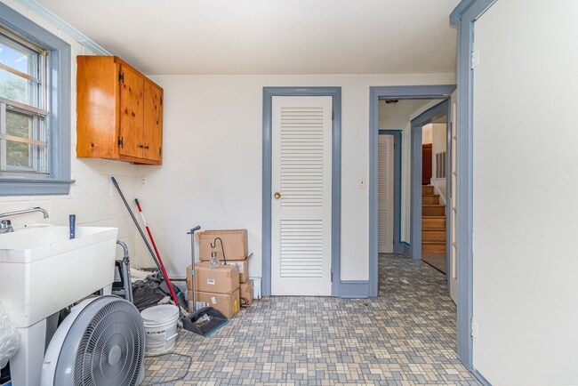 Building Photo - Coming Soon | $2,000/mo | Spacious Split-L...