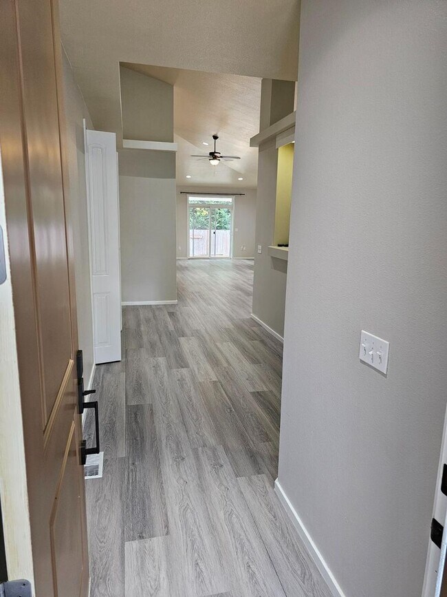Building Photo - Spacious Tacoma Home with Gas Fireplace, 3-Car Garage & Covered Patio!