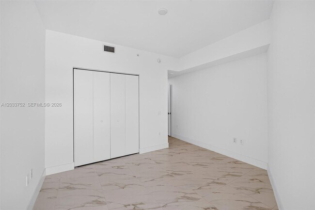 Building Photo - 2000 Metropica Wy