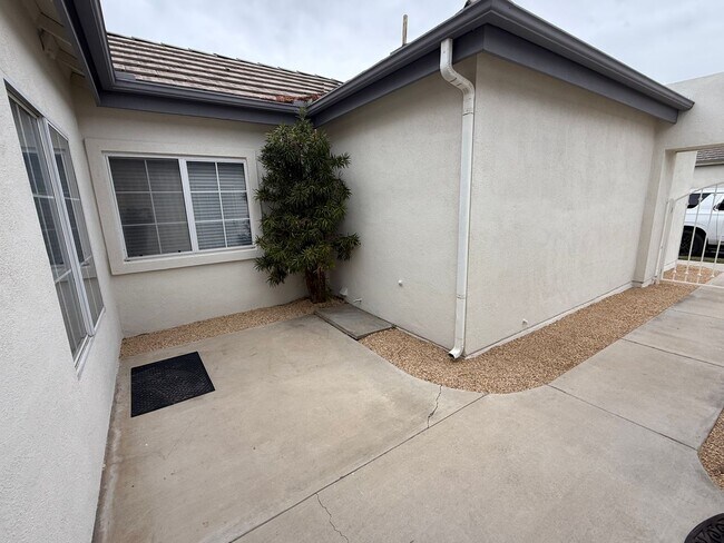 Building Photo - Wyndham Rose in AV, 2 Bedrooms,2 Bathrooms + Den, Gated Community,