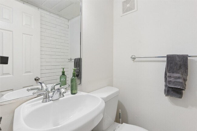 Building Photo - 10109 Regal Park Ln