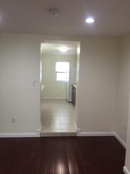 Building Photo - 1129 Carpenter St