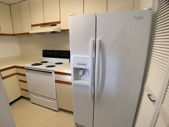 Building Photo - Honolulu (Salt Lake) - Plaza Landmark - 1 bedrooms with washer/dryer and 1 parking