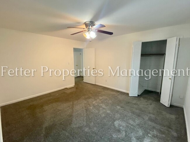 Building Photo - Townhouse Condo w/Pool Access!