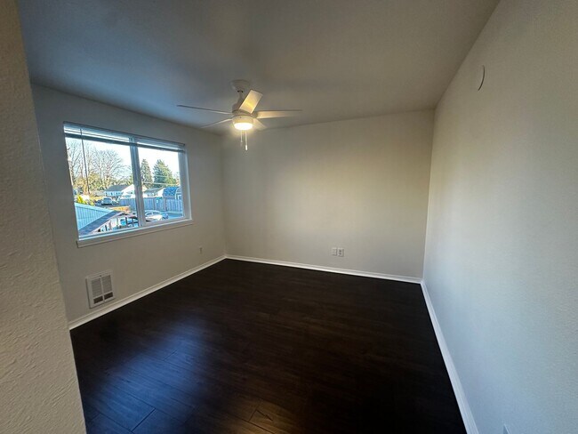 Building Photo - Wray