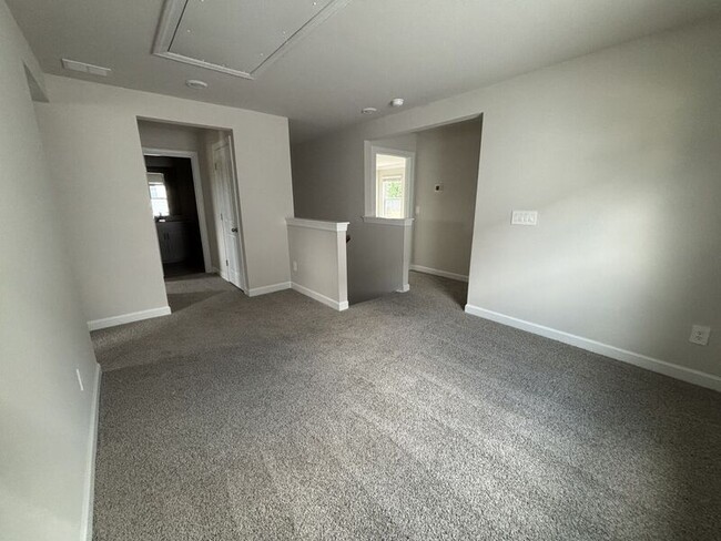 Building Photo - 1358 31st St NE