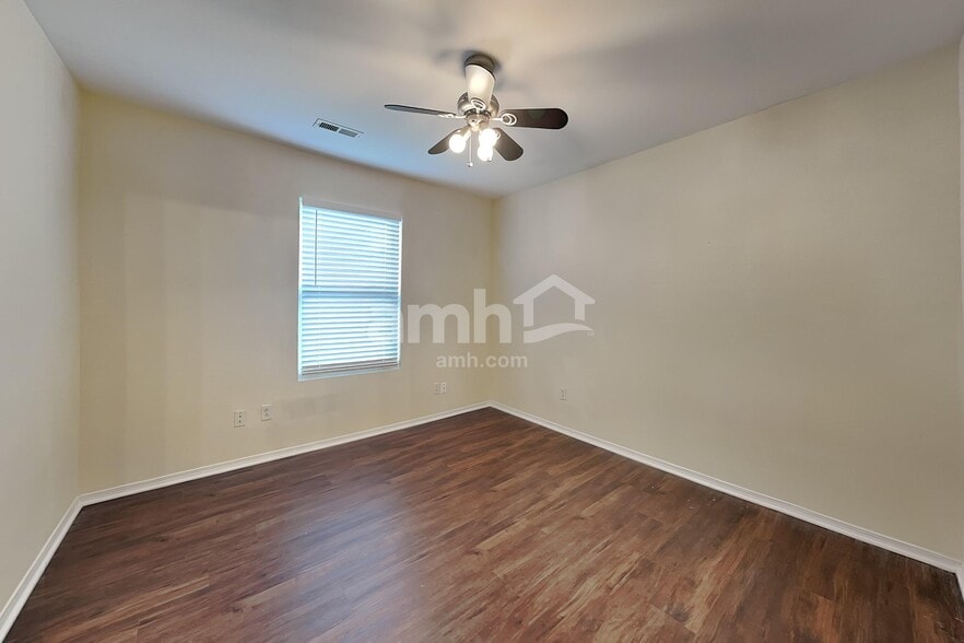 Building Photo - 3906 SE Jack Pine Ct