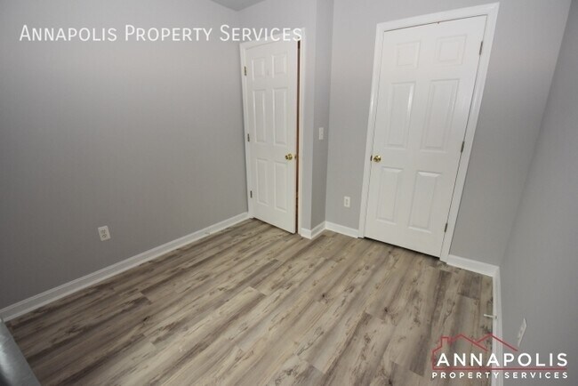 Building Photo - 544 Francis Nicholson Way