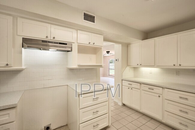 Building Photo - 5108 Manana Cir