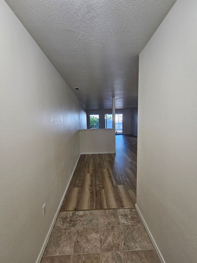Building Photo - 1345