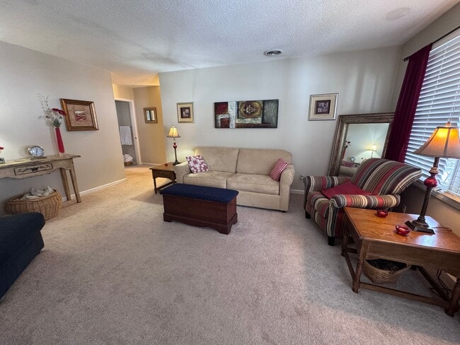 Building Photo - Lovelaceville Road