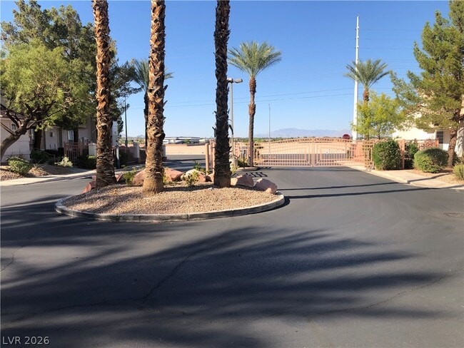 Building Photo - 8555 W Russell Rd