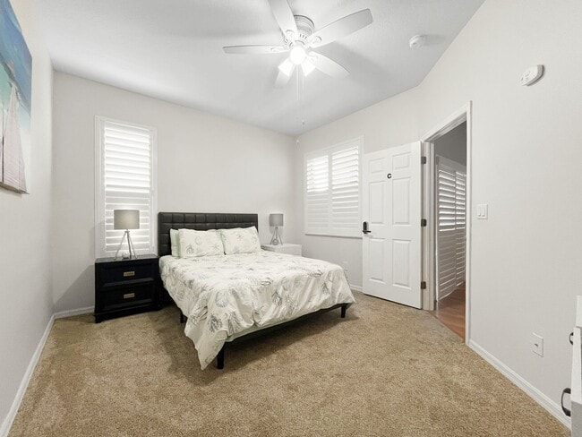 Building Photo - Spacious 4-Bedroom Townhome with Lake Views in Desirable Willow Lake Community