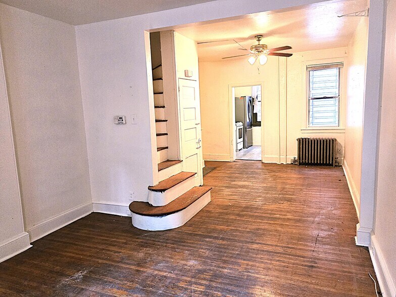 Hardwood Floors/Spiral Stairs - 123 N Mole St