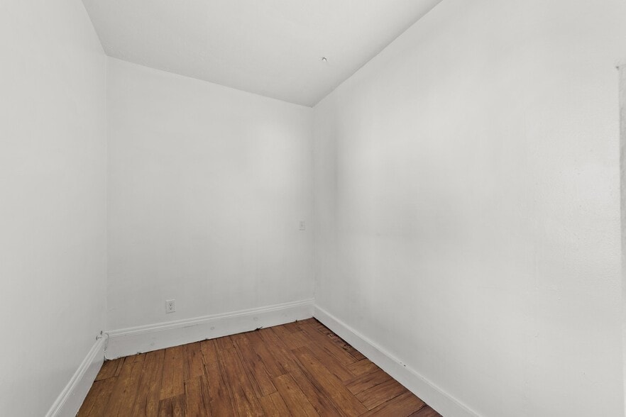 Building Photo - 8302 Sowinski Ave