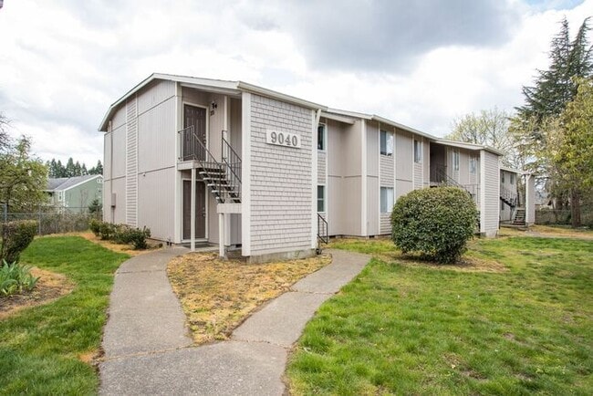 Building Photo - 2 bedroom 1 bath close to local shops!! 1st Month FREE!!!