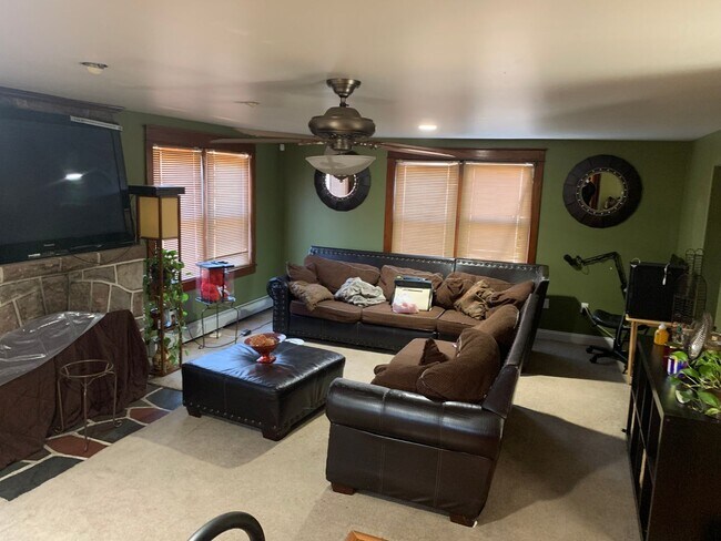 Building Photo - 4 Bed/2.5 Bath Home in Royersford