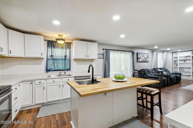 Building Photo - 8164 Foxdale Dr
