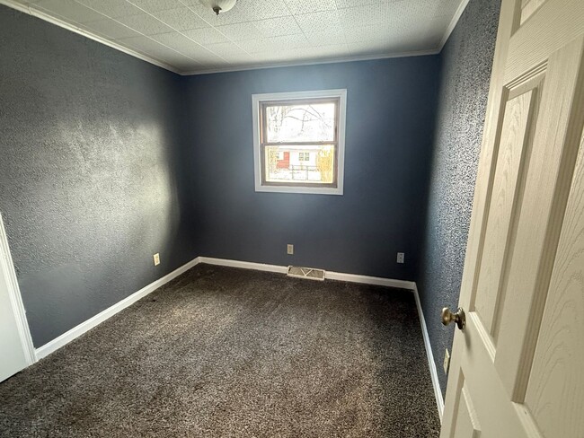 Building Photo - Check Out this Renovated House in a Quiet Neighborhood with a Large Yard!