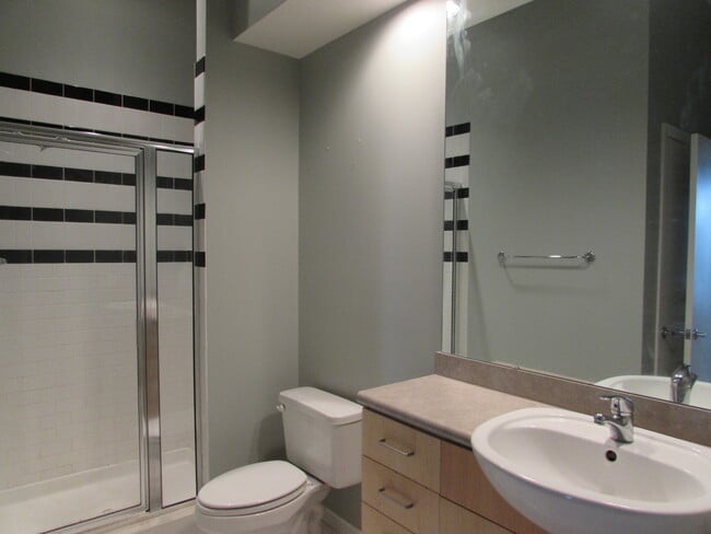 Building Photo - Dilworth Condo in Southend