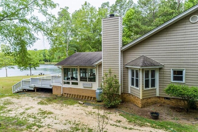 Building Photo - 311 Derrick Ln