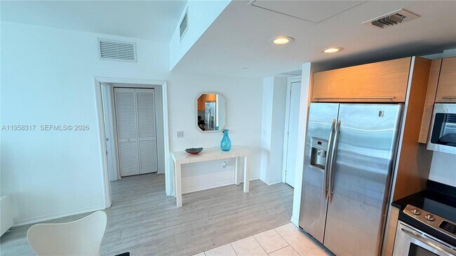 Building Photo - 951 Brickell Ave