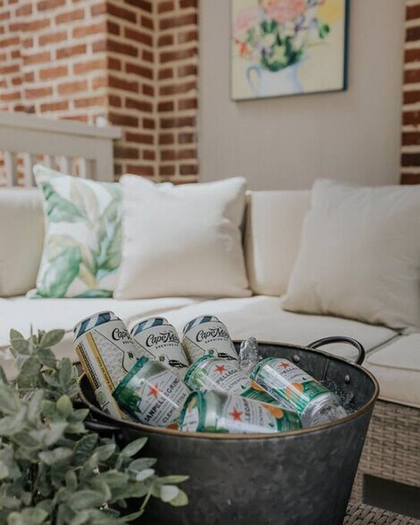 Building Photo - 3 S Surrey Ave