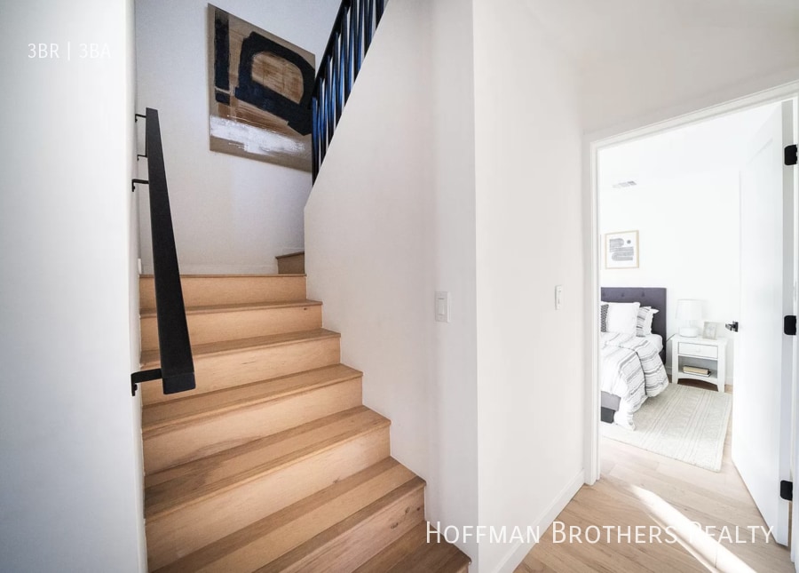 Building Photo - 2681 1/2 Roseview Ave-