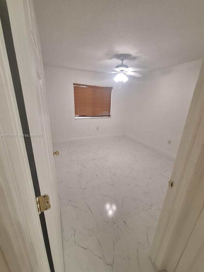 Building Photo - 2931 SE 13th Rd