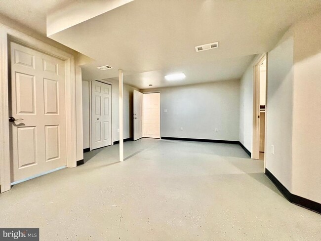 Building Photo - 402 Chalmers Ave