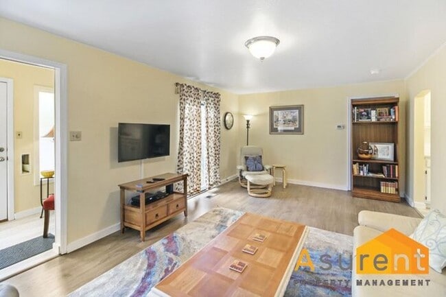 Building Photo - Great Unit Available Now!