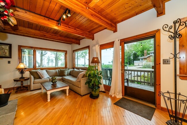 Building Photo - 7258 E Beach Dr