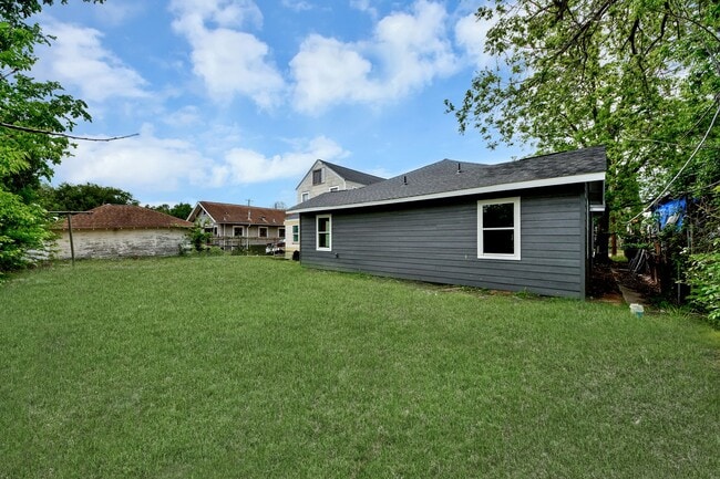 Building Photo - 7021 Canal St