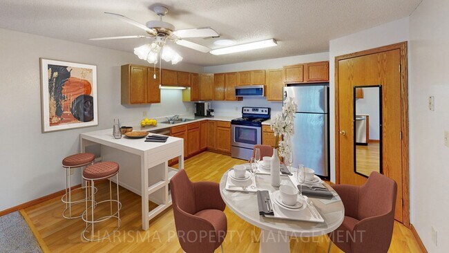 Building Photo - 3 BEDROOM, 2 BATH WALK IN TOWNHOME, ATTACH...