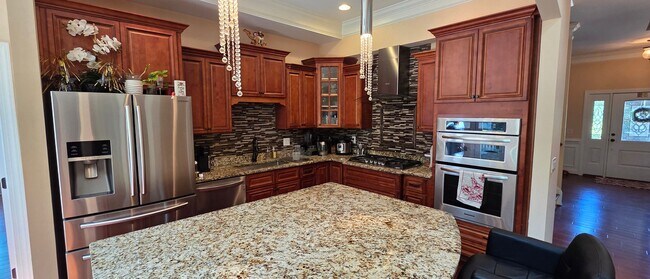 Building Photo - Executive home in Lewisville gated community
