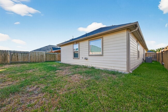 Building Photo - 7219 Victorville Dr