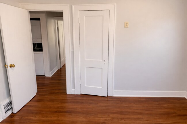 Building Photo - Cute Two Bedroom Home