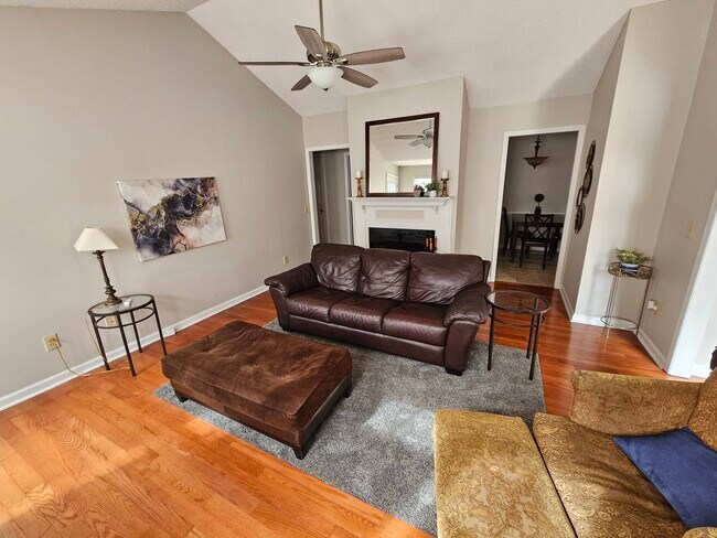 Building Photo - 20 N Lake Pointe Dr