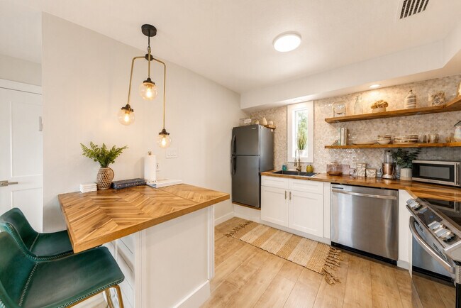 Building Photo - 318 Bream Ave