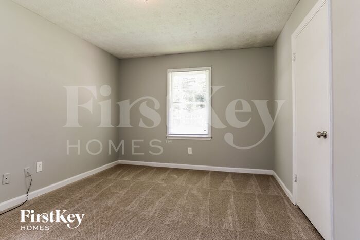 Building Photo - 1906 Amesbury Dr