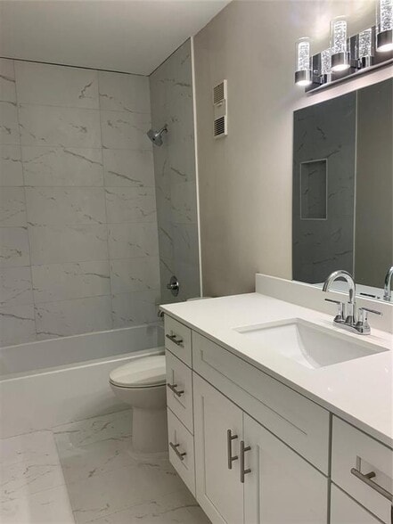 Building Photo - 2161 Orange Grove Dr