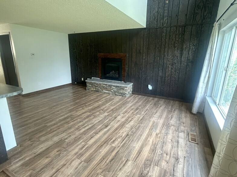 living room - 2115 Pleasanton St