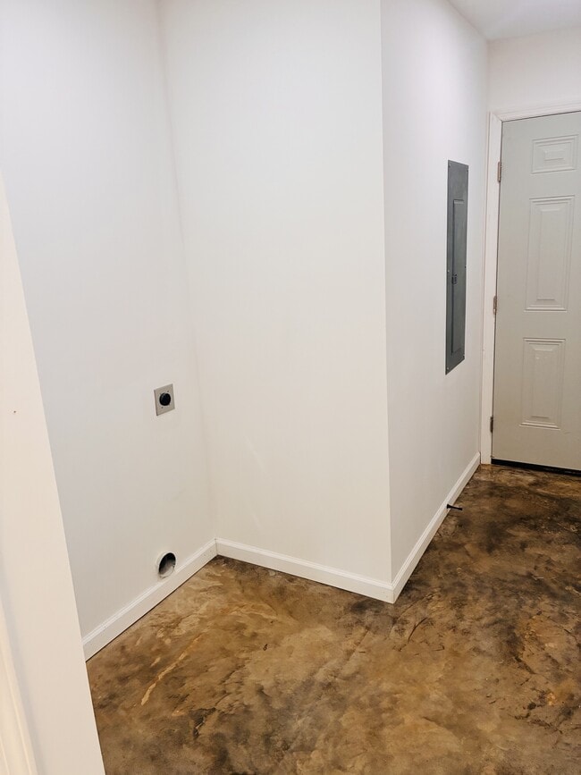 Building Photo - 411 Elm St