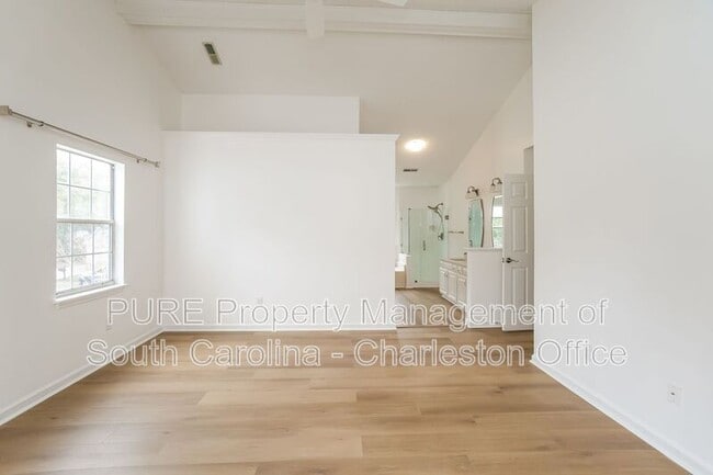 Building Photo - 1928 Oak Tree Ln