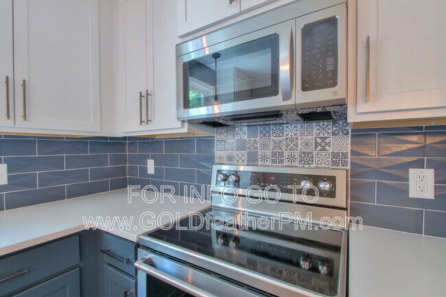 Building Photo - 3025 Blackwood Dr