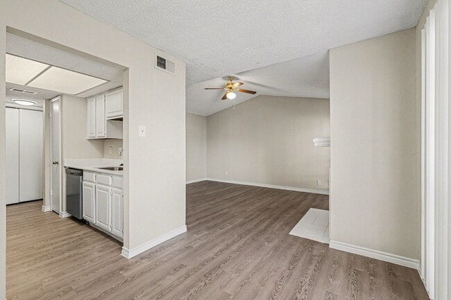 Building Photo - 3621 W Northgate Dr