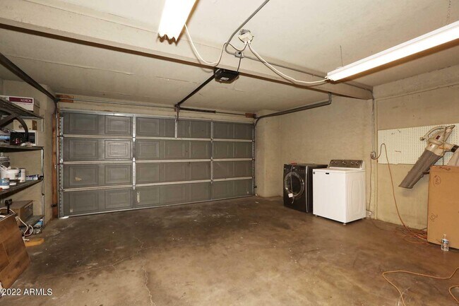 Building Photo - 8428 N 16th Pl