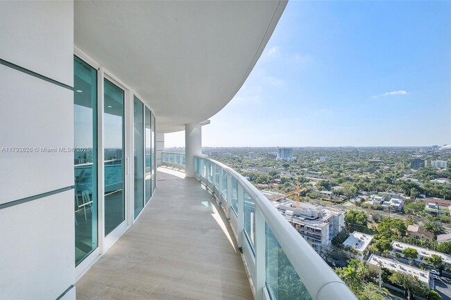 Building Photo - 2127 Brickell Ave